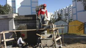 شركات صينية تعطل مشاريع 10 آلاف سكن بمعسكر