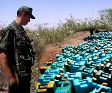 Tamanrasset: élimination d’un contrebandier, saisie de 5000 litres de carburant