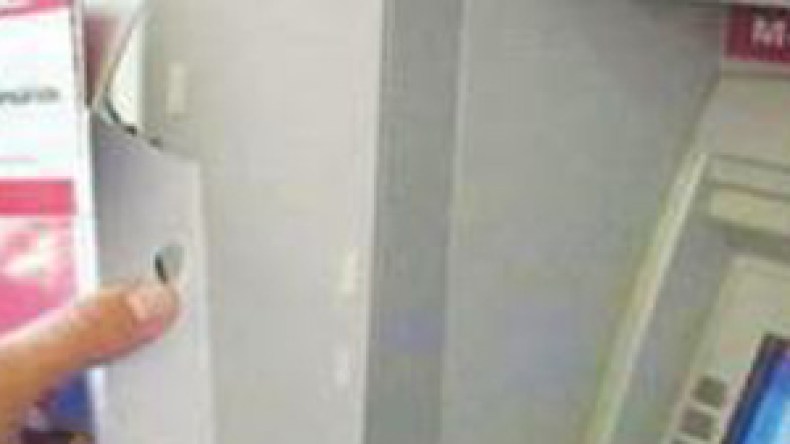 امرأة تذبح أحد أفراد عصابتها بسبب خلاف حول تقاسم الغنائم