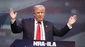 ترامب يتقدم على كلينتون وفقا لاستطلاع شركة إيبسوس