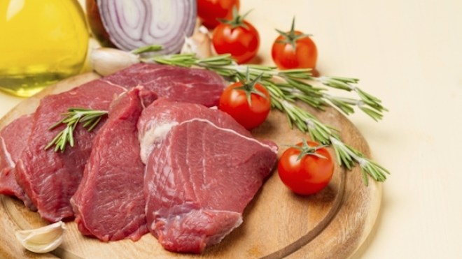 الإفراط في تناول اللحوم الحمراء يسبب 5 أمراض خطيرة.. ما هي؟!