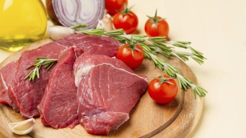 الإفراط في تناول اللحوم الحمراء يسبب 5 أمراض خطيرة.. ما هي؟!