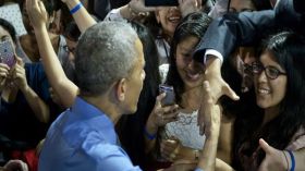 أوباما يدعو العالم لمنح فرصة لترامب