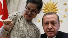 هكذا وفى أردوغان بوعده للفتاة المعاقة التي رسمته؟!