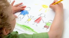 رسومات الأطفال.. طرق تربوية مبتكرة