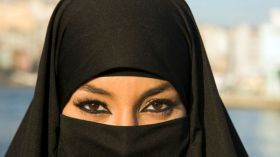 هكذا حصلت فتاة سورية على ثروة من رجل أعمال سعودي؟!