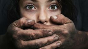 فضيحة من العيار الثقيل.. الاعتداء على ألف طفلة ببريطانيا!