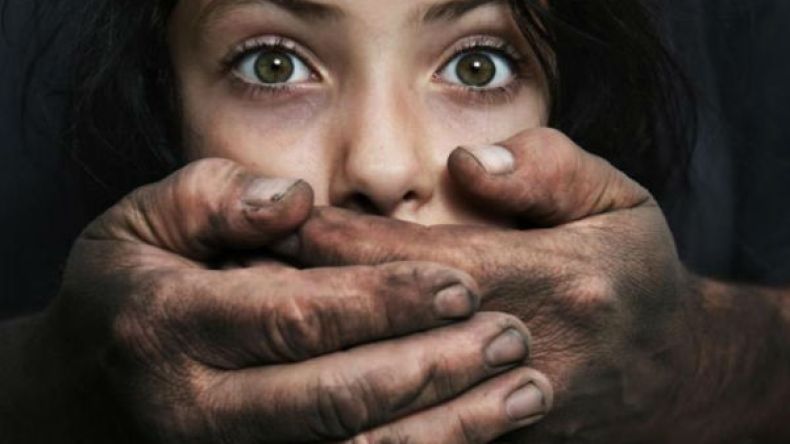 فضيحة من العيار الثقيل.. الاعتداء على ألف طفلة ببريطانيا!