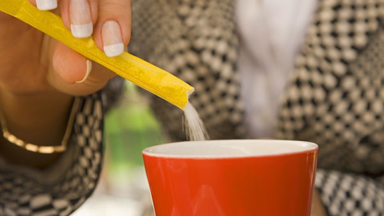 المحليات الصناعية تؤثر على خصوبتك وتهدد أمومتك.. تجنبيها