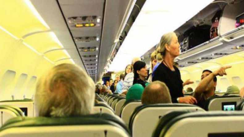 ضبطته زوجته يتزوّج بأخرى على الطائرة!