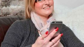 سيدة تهمل زوجها وتفقد وظيفتها وأصدقاءها.. والسبب؟!