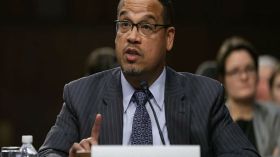 كيث إليسون.. أول مسلم مرشح لرئاسة الحزب الديمقراطي بأمريكا