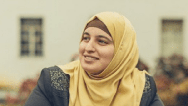 الفلسطينية أماني أبو طير تنهي معاناة التلاميذ المكفوفين