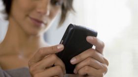 أشك في خيانته فهل أتركه؟!