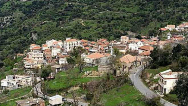 مواطنون ببجاية يشيدون جسرا بأموالهم الخاصة