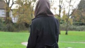 سبعيني بريطاني يسيء لمسلمة والمحكمة تغرّمه