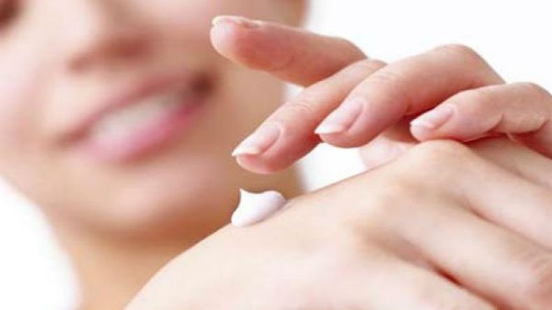 هذه الوصفات تساعدك في علاج تشقق اليدين؟!