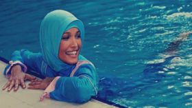 رشيد نكاز يدفع غرامات عن مرتديات البوركيني