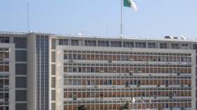 تنصيب خلية لدى الوزير الأول مكلفة بالصادرات خارج المحروقات