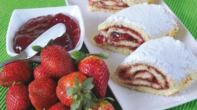 بسكوي رولي بمربى الفراولة