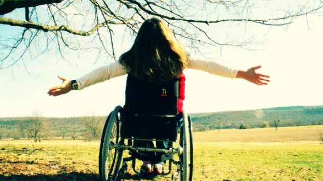 أنا معاقة حركياً فهل من حقي أن أحب؟