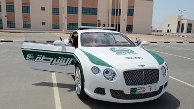 بعد “لامبورغيني” و”فيراري” الإمارات تضيف “المارسيدس” إلى حظيرة الشرطة