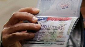 ترامب يعمل على “نسخة مبسطة” من حظر السفر