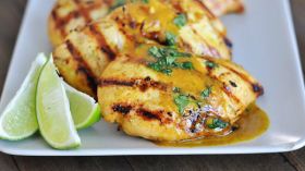 صدور الدجاج حارة بالليمون