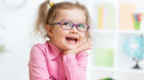 كيف تكتشفين ضعف نظر طفلك؟!