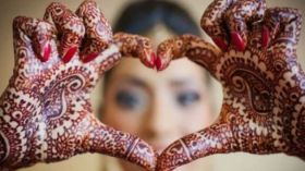 العادات والتقاليد.. نتمسك بها أم نتخلى عنها؟!