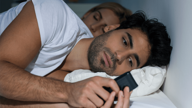 بهذه الطرق تكتشفين خيانة شريكك؟!