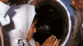 السعودية تدرس مقترح تخصيص أوقاتٍ للنساء لتقبيل الحجر الأسود