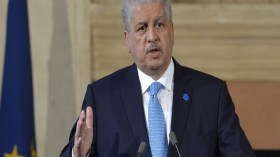 سلال: الدولة ليس لها مشكل مع الصحفيين
