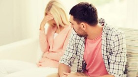 يطالبني بحقوقه ولا يعطيني حقوقي!