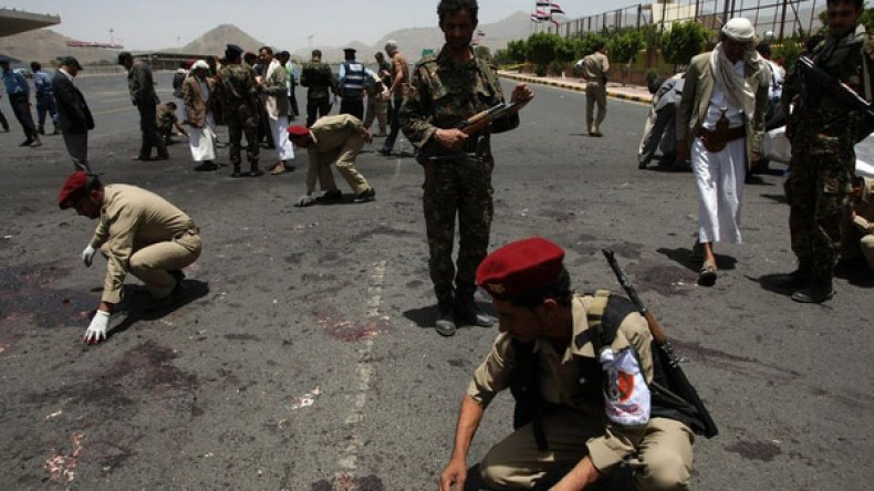 مقتل نحو 30 في هجوم للقاعدة واشتباكات باليمن