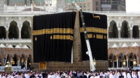 الكعبة المشرفة تكتسي حلة جديدة