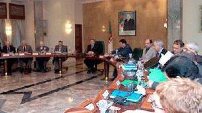 إعفاء ضريبي للمعوزين وإسقاط القسيمة عن سيارات سيرغاز وتشديد الرسوم على الخمور