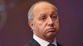 فابيوس ينفي امتلاكه حسابا مصرفيا في سويسرا ويعتزم ملاحقة صحيفة “ليبراسيون”