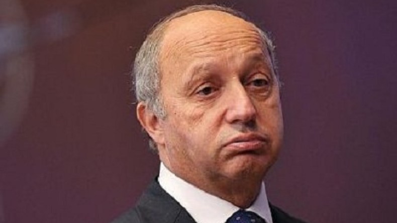 فابيوس ينفي امتلاكه حسابا مصرفيا في سويسرا ويعتزم ملاحقة صحيفة “ليبراسيون”