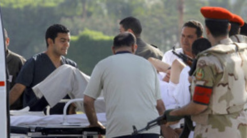 مصر: محاكمة مبارك وتأجيل محاكمة قادة الإخوان المسلمين
