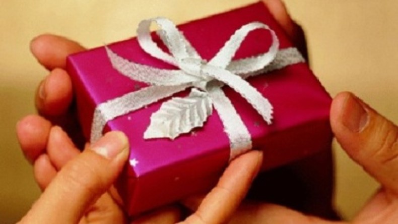 تكريم للرجال في عيد المرأة