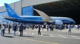 تعليق العمل بطائرات “بوينغ 787” في اليابان
