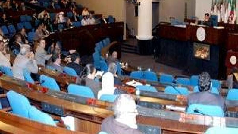 قانون لمنع “البڤارة” وأصحاب “الشكارة” من دخول البرلمان