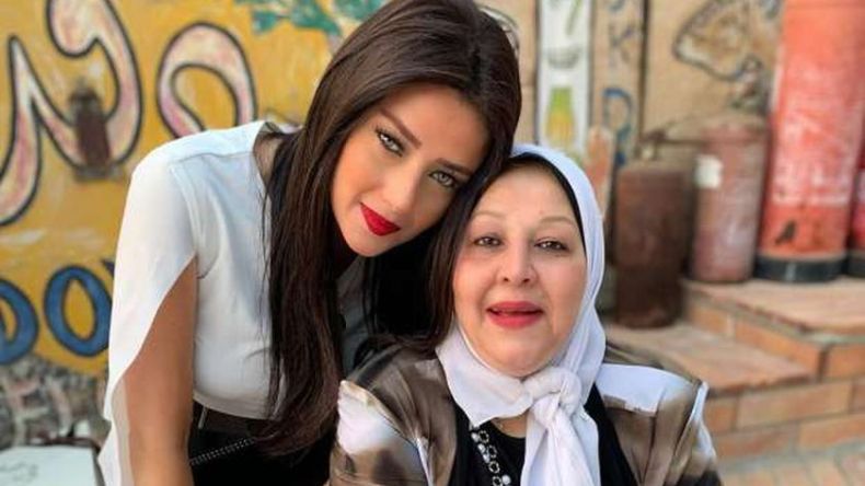 وفاة والدة الإعلامية رضوى الشربيني بفيروس كورونا