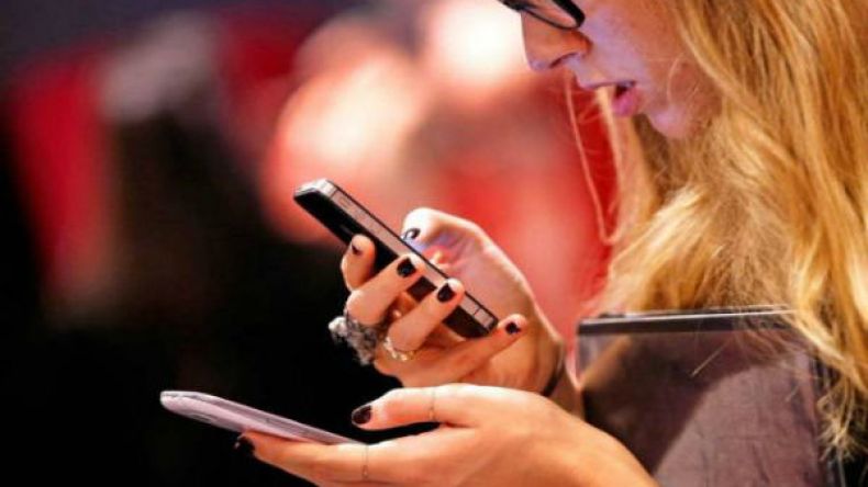 الهاتف المتصل بالإنترنت جعل أبناءنا أيتاماً!