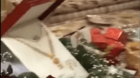 أبناء يقيمون حفلة لوالدتهم بعدما تزوج والدهم عليها!