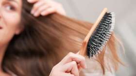 هكذا تعتنين بفروة رأسك وتمنعين التهابها؟!