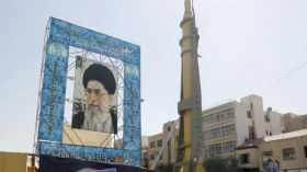 ضابط إيراني يتحدى الولايات المتحدة الأمريكية وإسرائيل