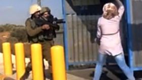 إصابة فلسطينية برصاص إسرائيلي بدعوى تنفيذها عملية طعن