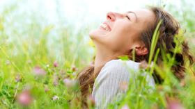 هذه العادات البسيطة تجلب لك السعادة.. تعرفي عليها؟!